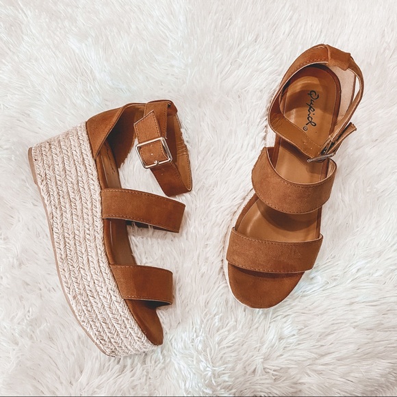 Qupid Shoes - Qupid brown platform strap sandals sz 6.5